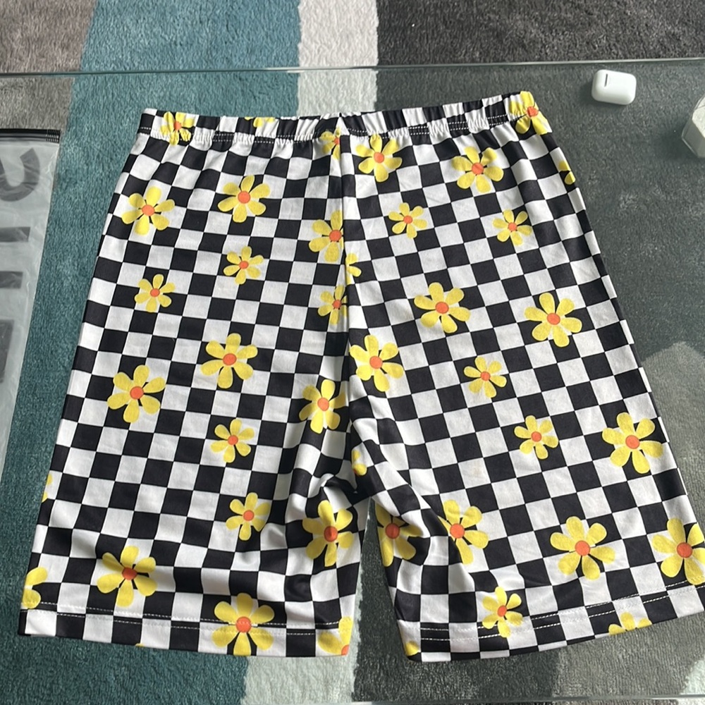 White and black checkered yellow daisy biker shorts never worn make offers 💛⭐️ - Picture 2 of 3